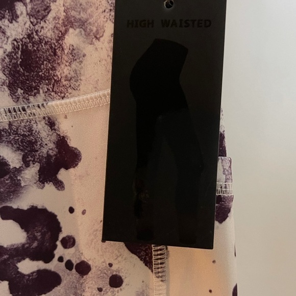 𝅺legend watercolor splash 7/8 leggings. Size Small Purple and White - Picture 8 of 10